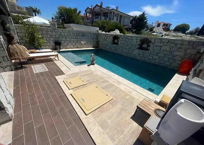Detached House With Pool In Alacati Çeşme