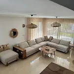 Detached House With Pool In Alacati 빌라
