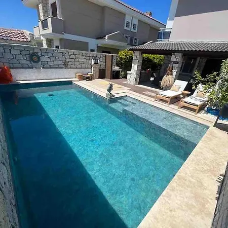 Detached House With Pool In Alacati *