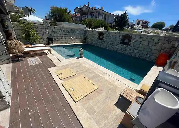 Detached House With Pool In Alacati 别墅